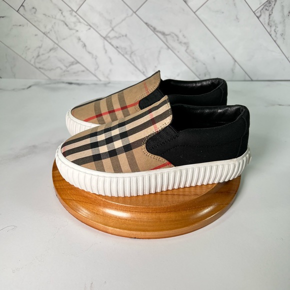 🔥 Burberry slip on (unisex) shoes us 12c - Picture 17 of 17